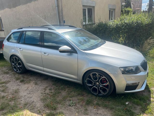 Skoda Octavia RS 2.0 TDI DSG Combi RS 18 Z...