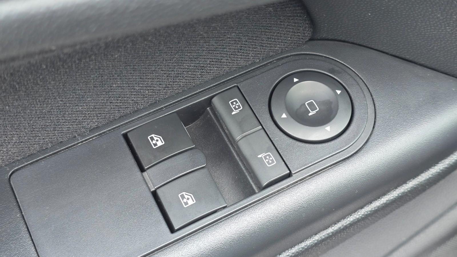 Opel Astra 2010 — photo 13