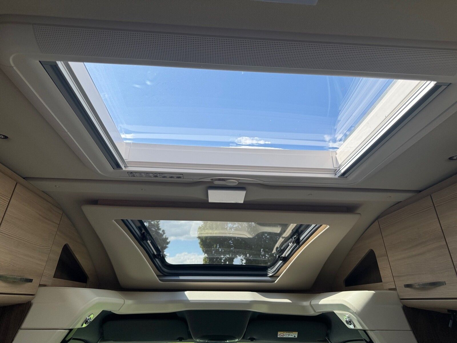 Fahrzeugabbildung Eura Mobil Profila T 726 EF Comfort Mondial-Plus-S-Pakete
