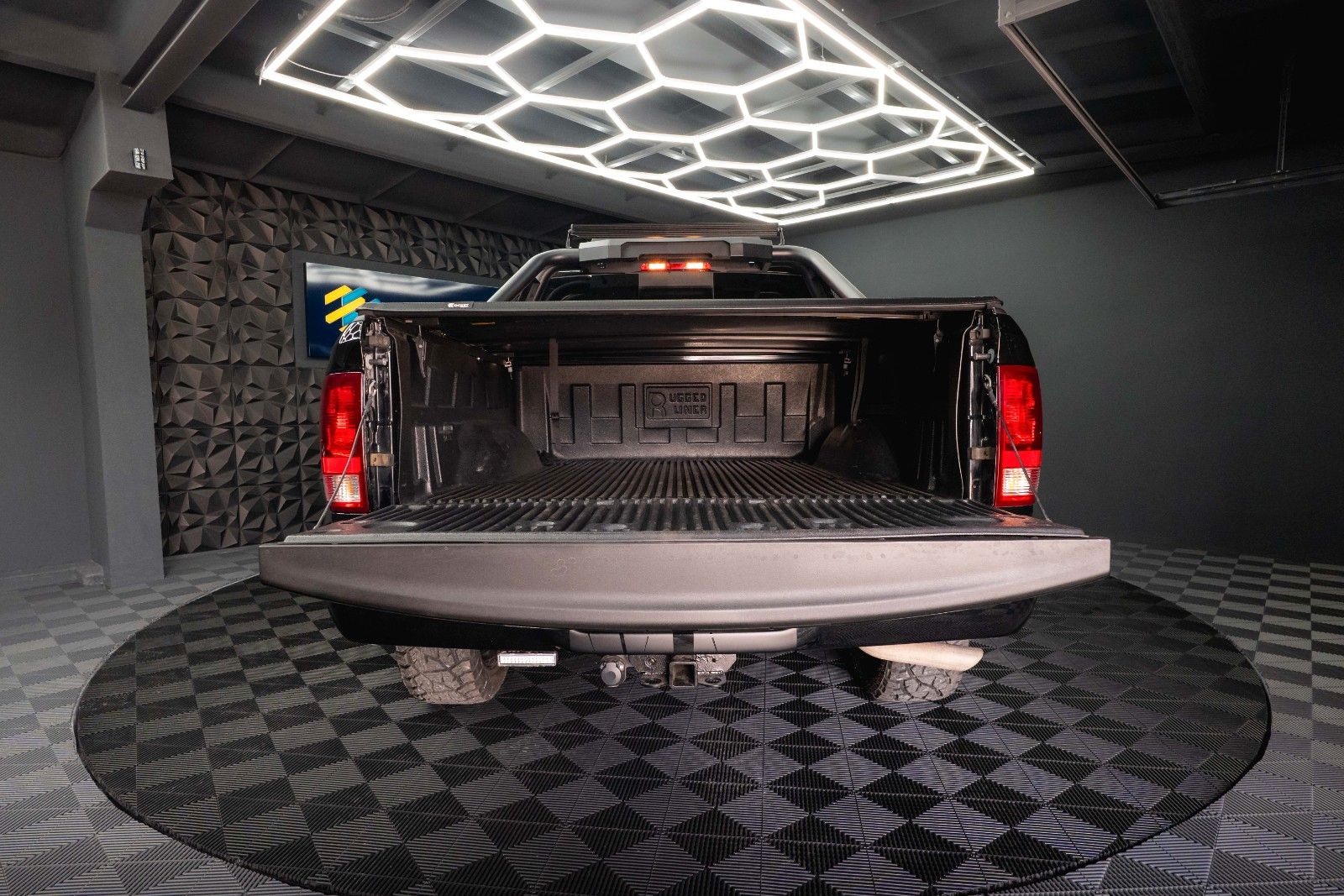 Fahrzeugabbildung Dodge RAM 5.7 V8 HEMI 4x4 OFFROAD Night-Paket *LED*AHK