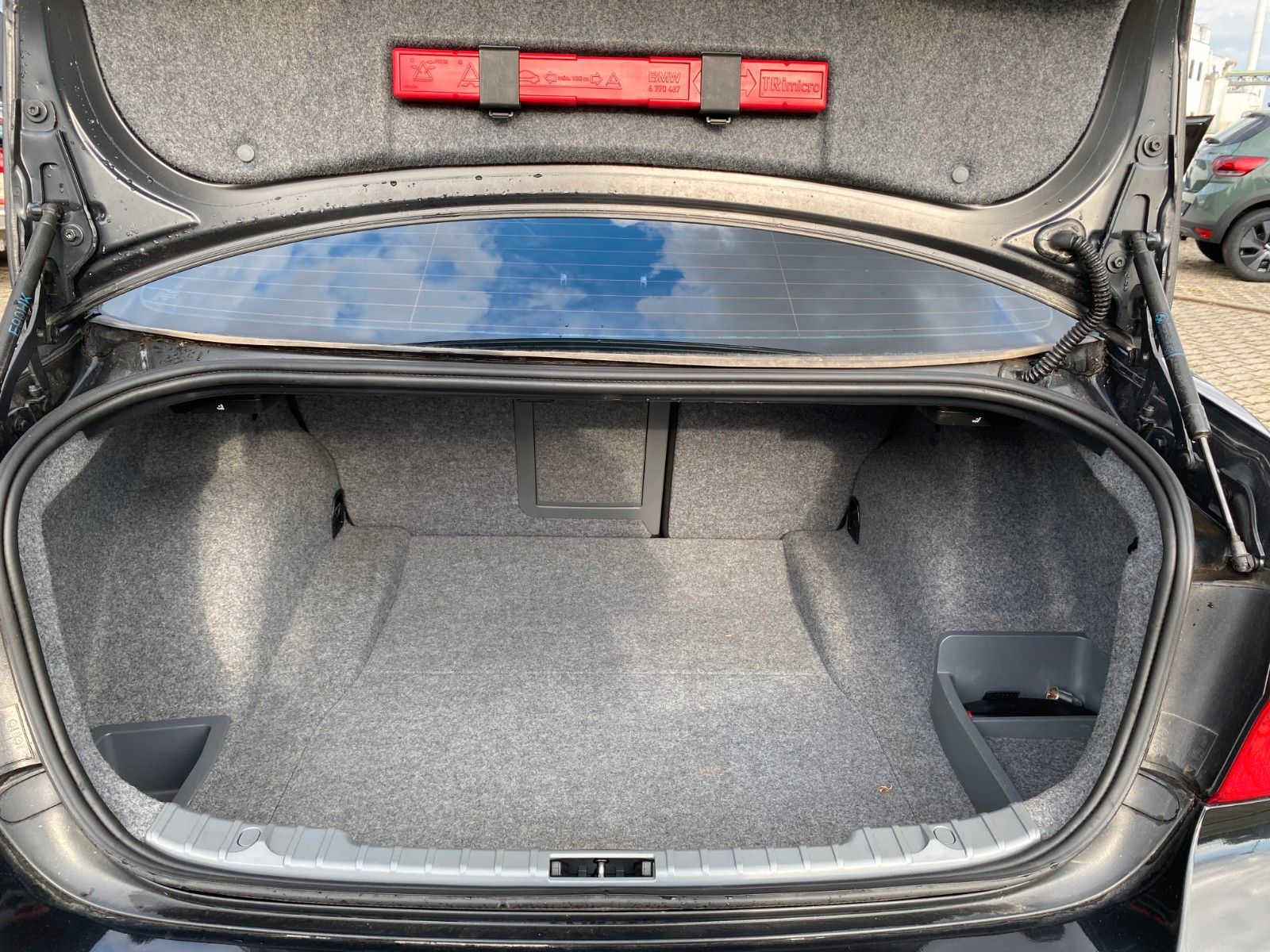 Fahrzeugabbildung BMW 318 Baureihe 3 Lim. 318i