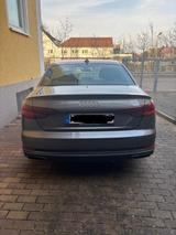 Audi A4 Limousine 40 TFSI S tronic  - Audi A4 mit Benzin-Antrieb: Grau, Alcantara, mit Apple Carplay