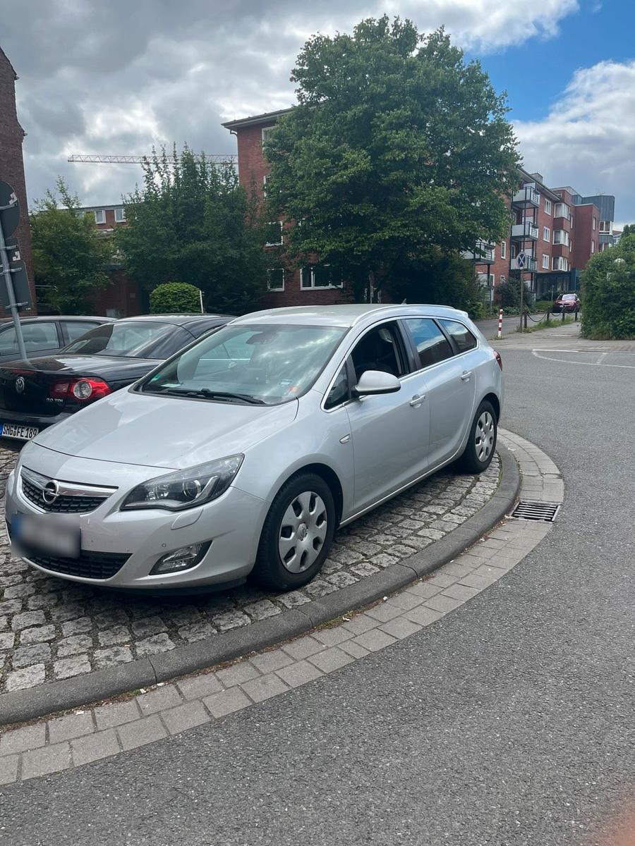 Opel Astra, 2011