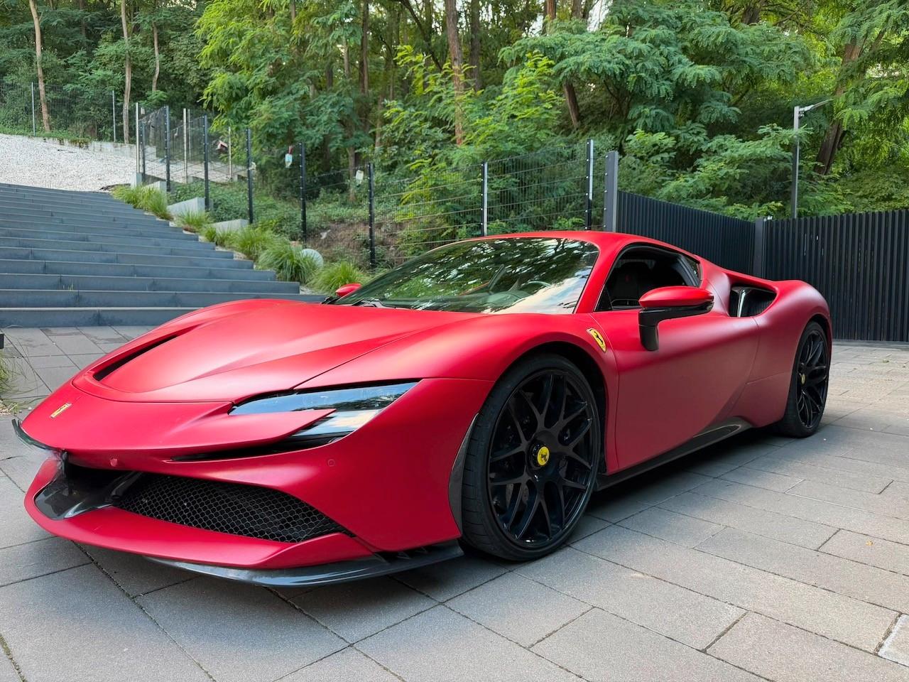 Ferrari SF90 *Lift *Carbon *AFS *Carplay *MATT LACKIERUN