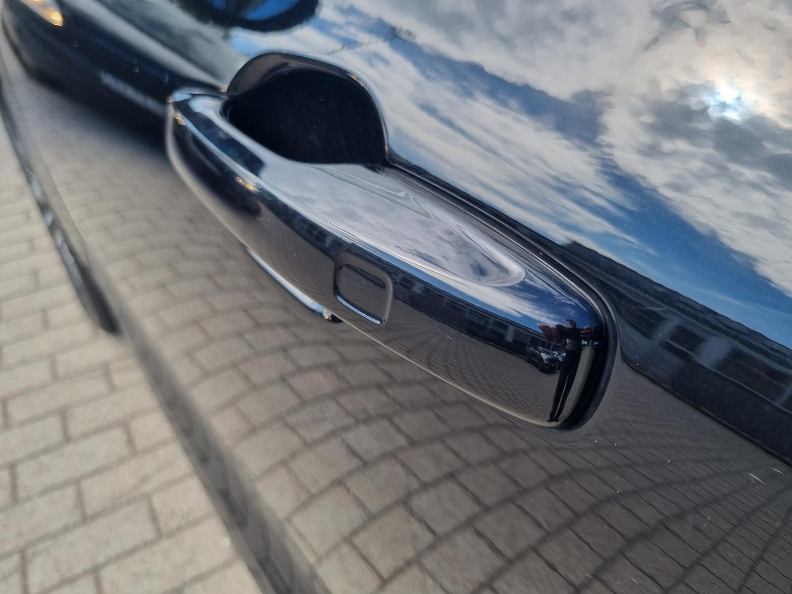Fahrzeugabbildung Volvo XC60 B4 D Core 'Ganzjahresreifen, Google Maps'