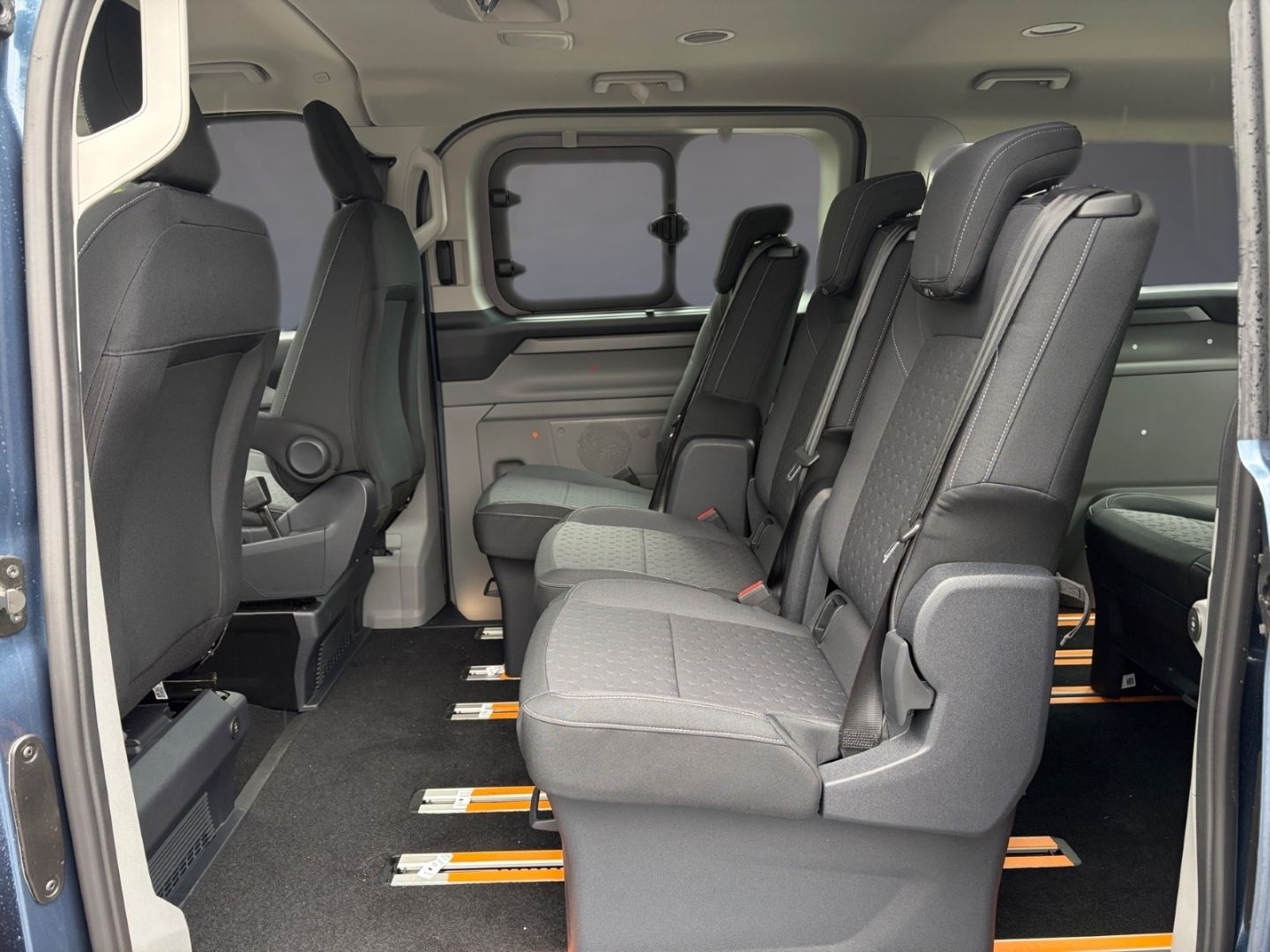 Fahrzeugabbildung Ford Tourneo Custom Bus (TTU) 320 L2 Titanium