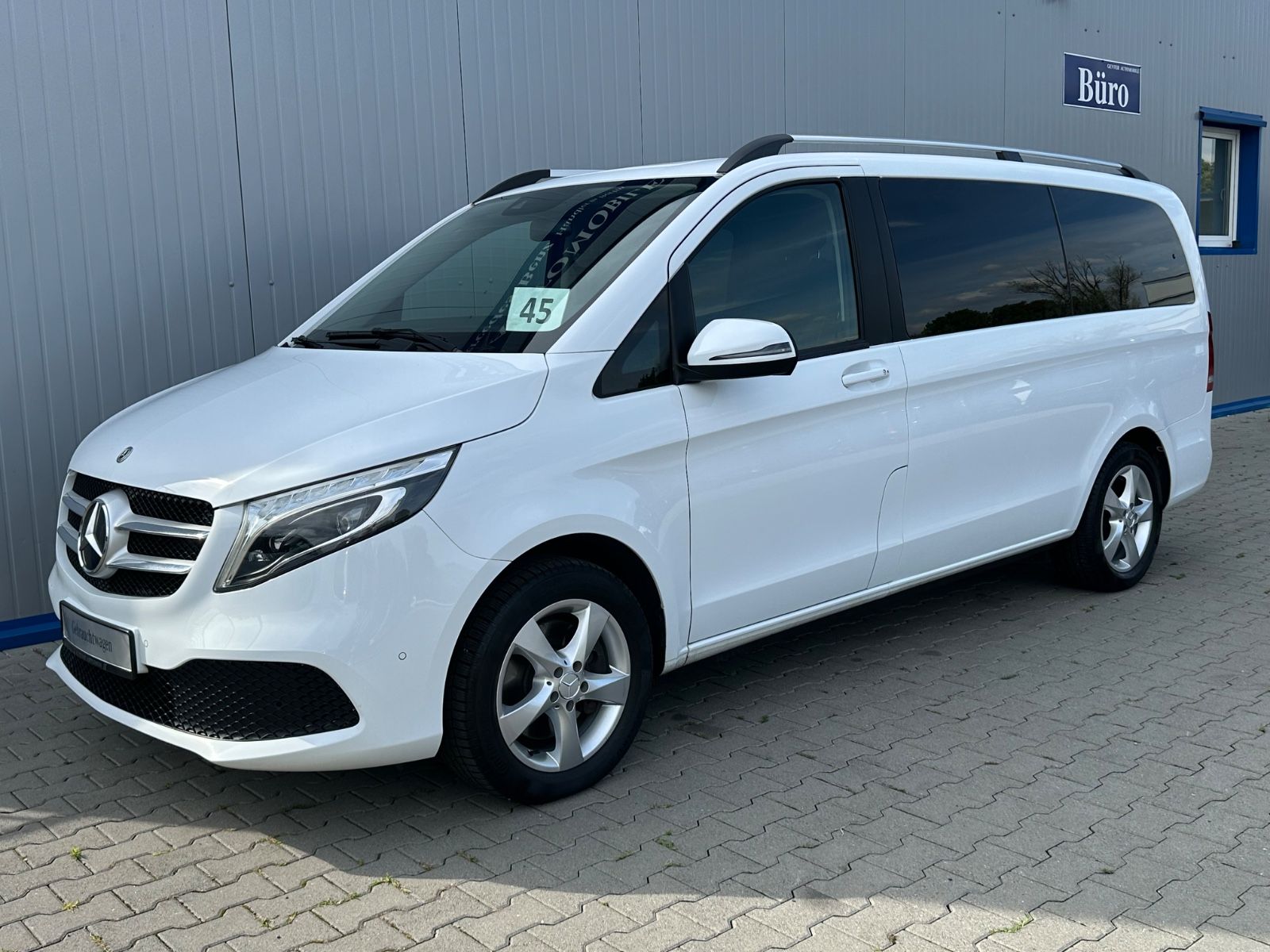 MERCEDES-BENZ V220 d LANG 4M 9G WEBASTO NAVI MBUX AHK 8-SITZER