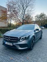 Mercedes-Benz GLA 250 DCT -AMG*NIGHTPAKET*LED*AHK*SCHECKHEFT*