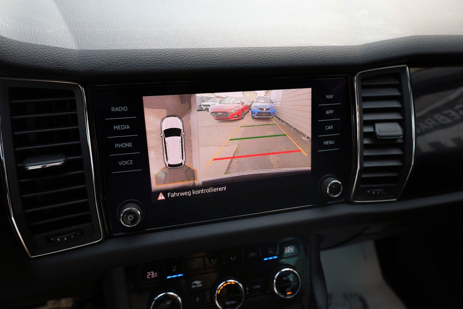 Fahrzeugabbildung SKODA Kodiaq L&K 4x4 Leder,Navi,LED,360°,ACC,AHK,SR+WR
