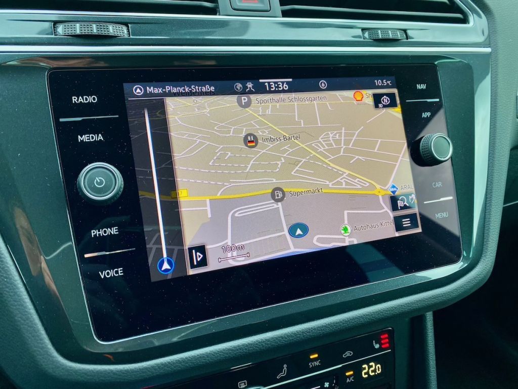 Fahrzeugabbildung Volkswagen Tiguan 1.5 TSI Life AAC NAVI SHZ PDC MASSAGE