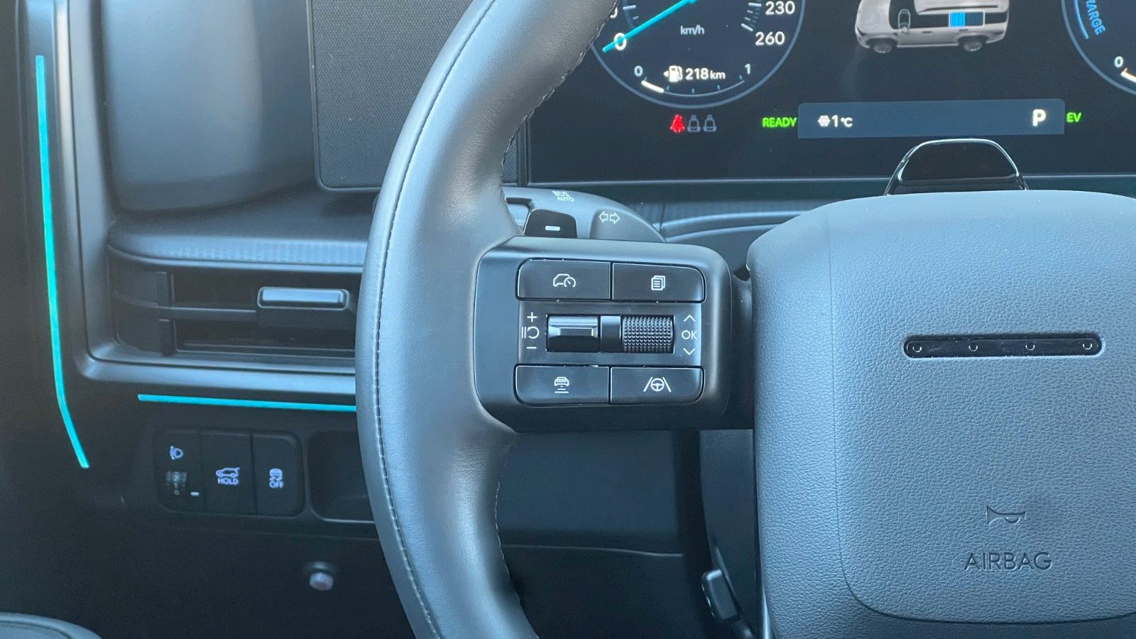 Fahrzeugabbildung Hyundai SANTA FE 1.6T-GDI HEV Blackline *Standhzg*AHK*