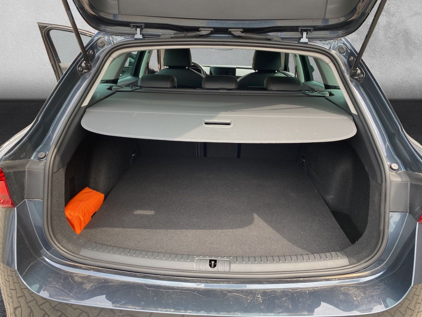 Fahrzeugabbildung SEAT Leon EU6d Sportstourer 1.4 e-HYBRID FR OPF