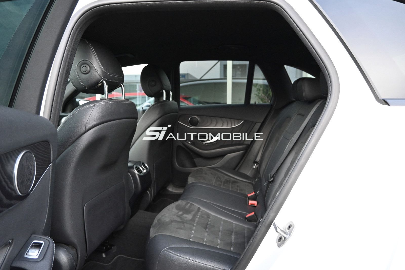 Fahrzeugabbildung Mercedes-Benz GLC 200 4MAT. AMG LINE °AHK°NIGHT-PAKET°BUSINESS