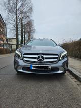 Mercedes-Benz GLA 220 d 4MATIC  - Mercedes-Benz GLA 220 von privat