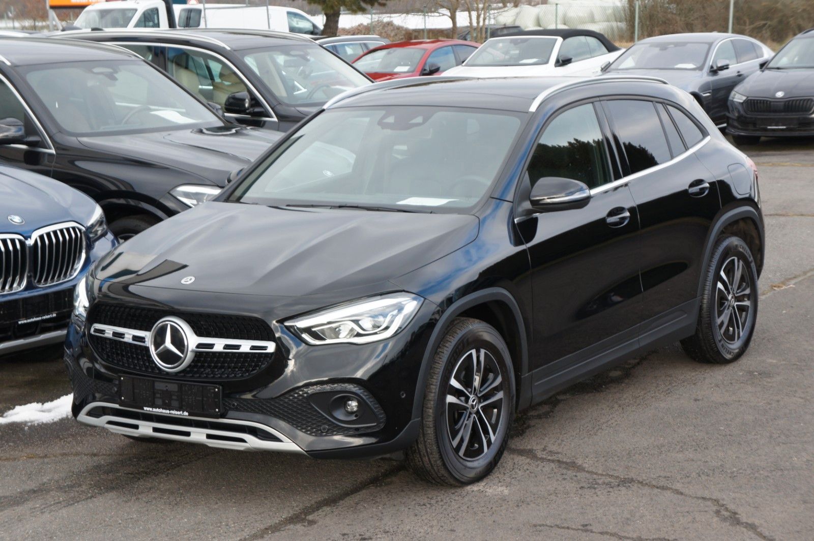 MERCEDES-BENZ GLA 220d 4Matic*AHK*PANO*LED*KAM*BLIS*