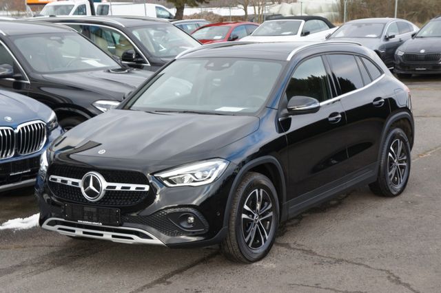 MERCEDES-BENZ GLA 220d 4Matic*AHK*PANO*LED*KAM*BLIS*