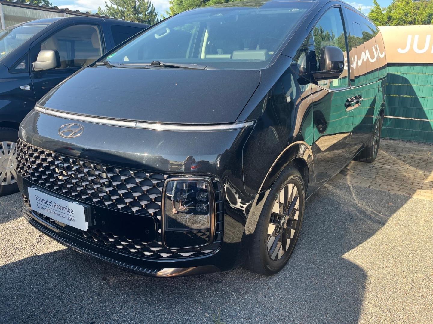 Hyundai STARIA Signature 7-Sitzer 2.2 CRDi 8AT 177PS Nap