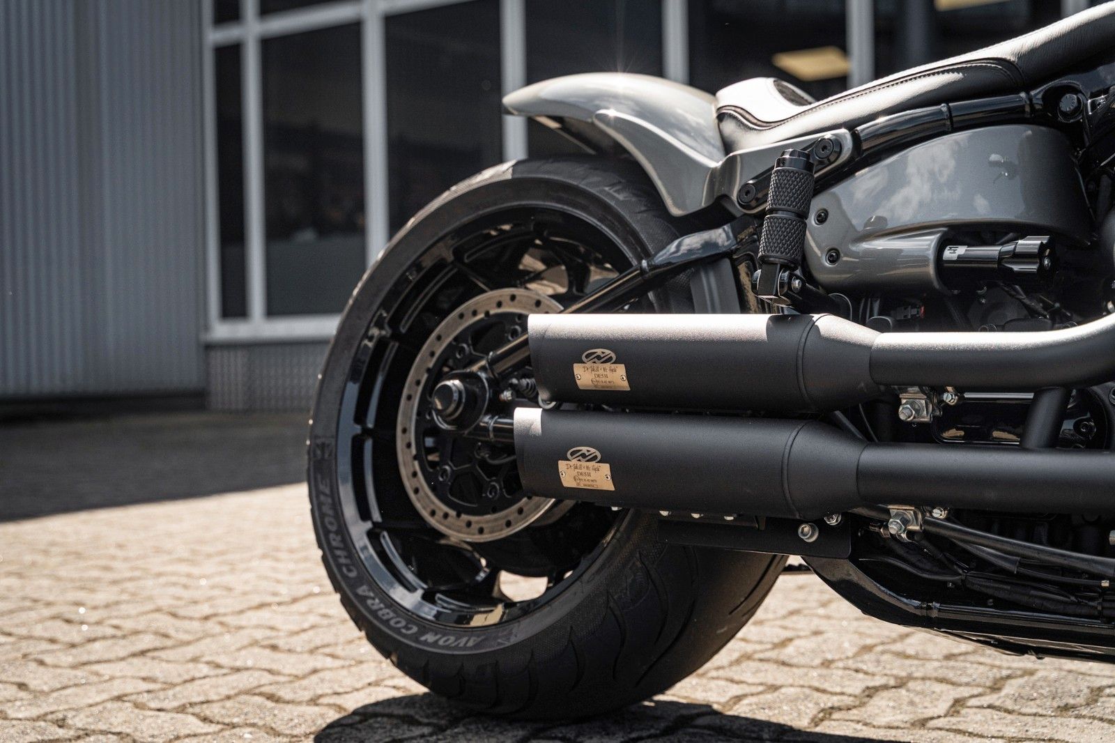 Fahrzeugabbildung Harley-Davidson DARK FAT BOY FLFBS 114 MY24 - ÖHLINS PORSCHE J&H