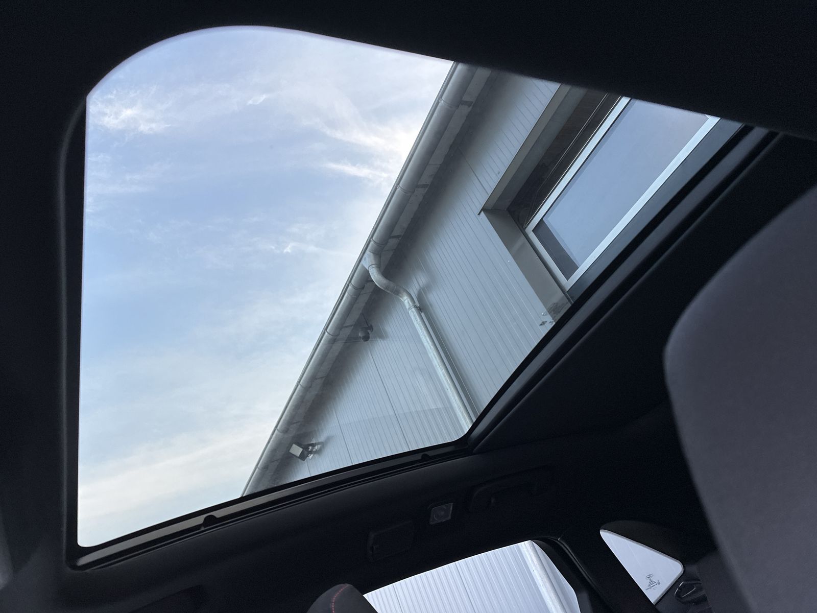 Fahrzeugabbildung Ford Kuga 2.5 Plug-In Hybrid ST-Line NAV+LED+PANO+KAM