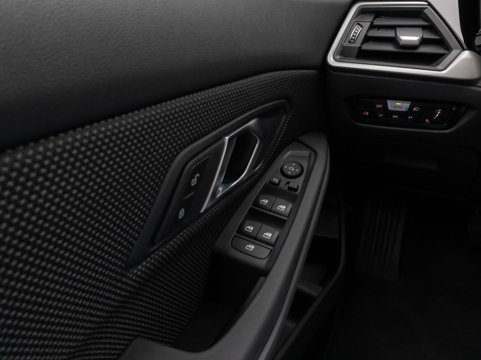 Fahrzeugabbildung BMW 320d Laser HUD DAB HiFi Komfort M Sport Alarm