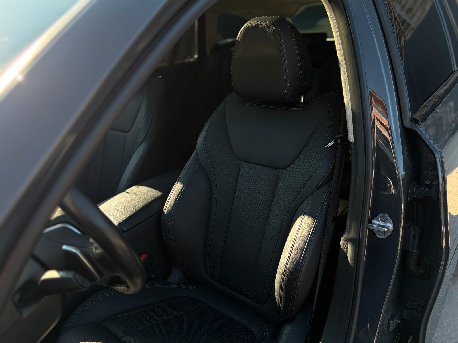 Fahrzeugabbildung BMW 330i Touring LEDER AKUSTIK PANO LED HiFi CarPlay