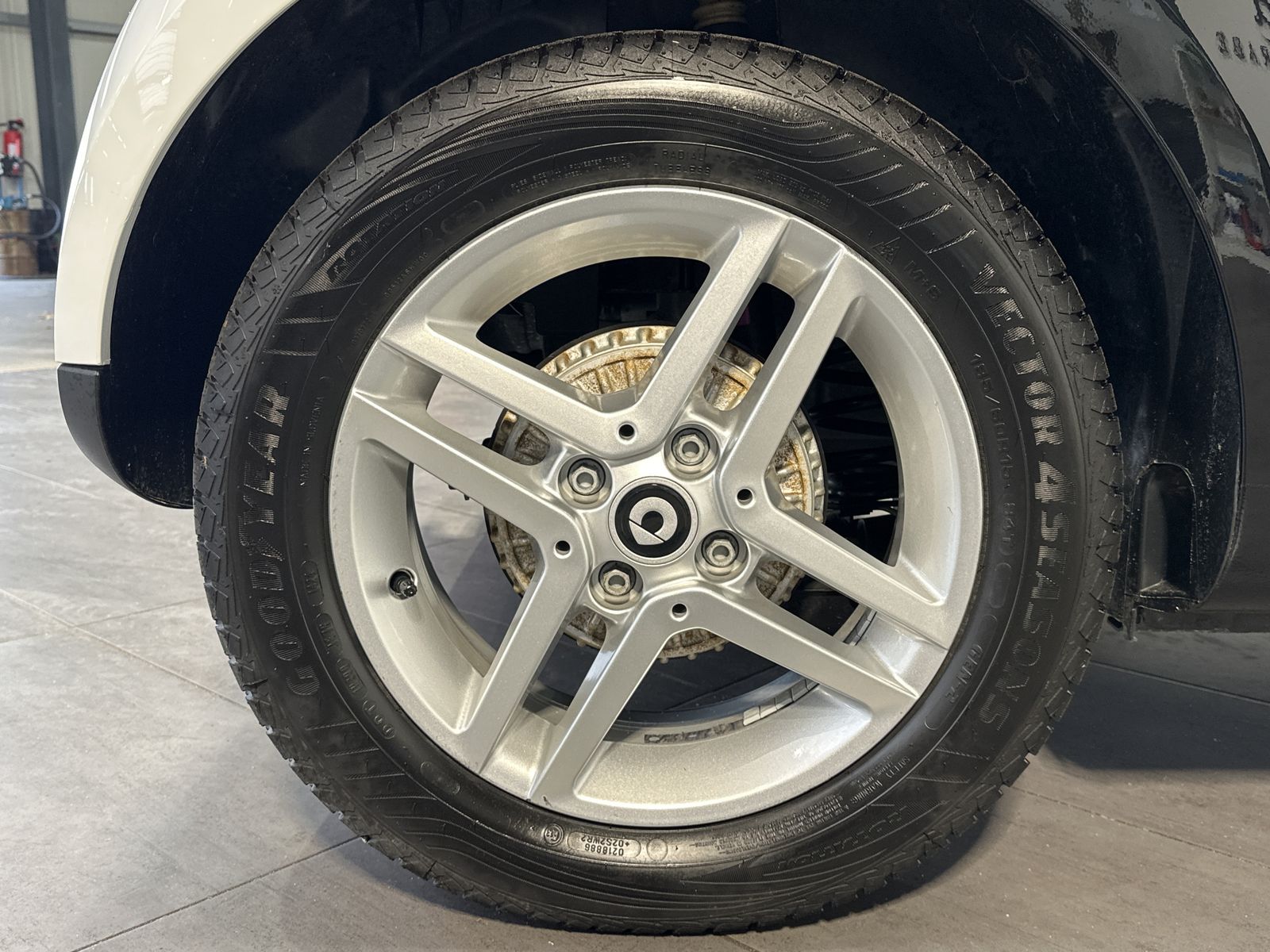 Fahrzeugabbildung Smart ForTwo EQ Coupé CARPLAY+TEMPOMAT+DAB-RADIO+1HD