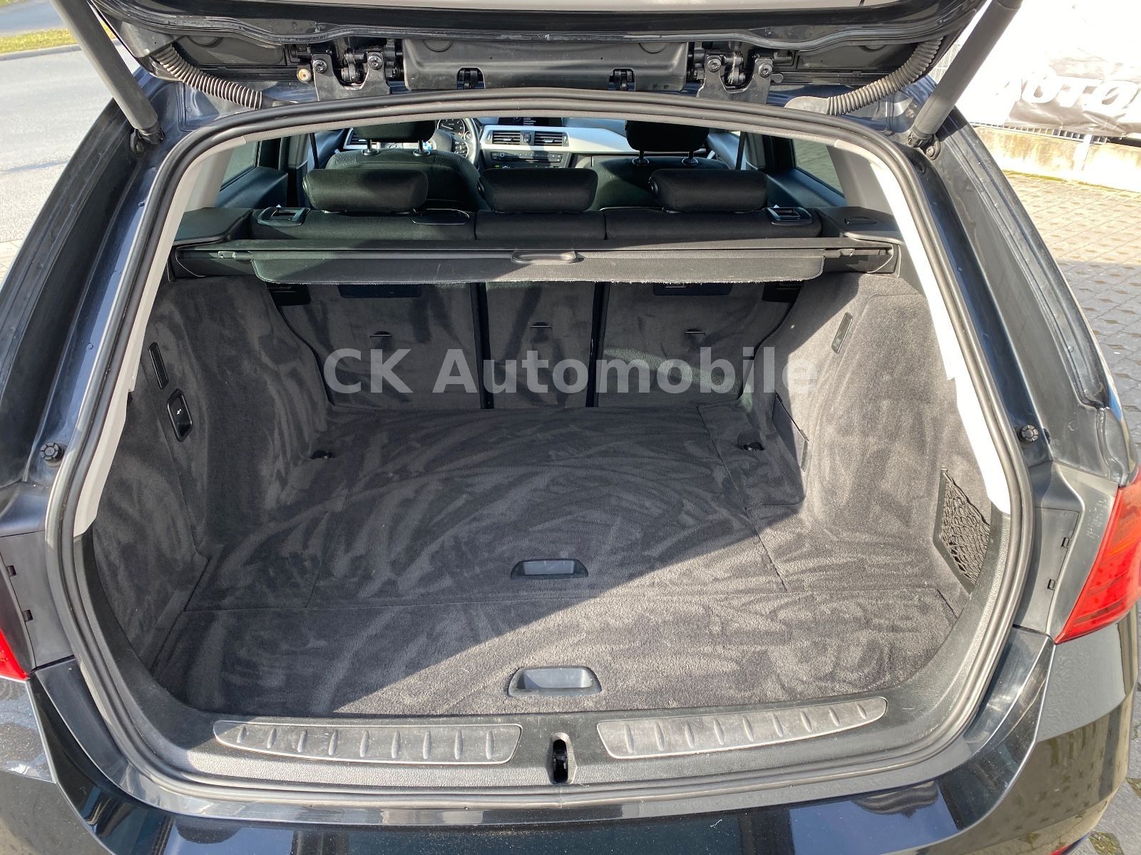 Fahrzeugabbildung BMW 320d Touring Automatik/Klima/Navi/Tempomat/PDC