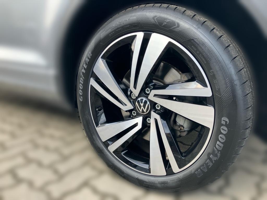 Volkswagen T-Roc 1.5 TSI R-Line AHK+PANO+IQ.DRIVE+DCC+KAMER