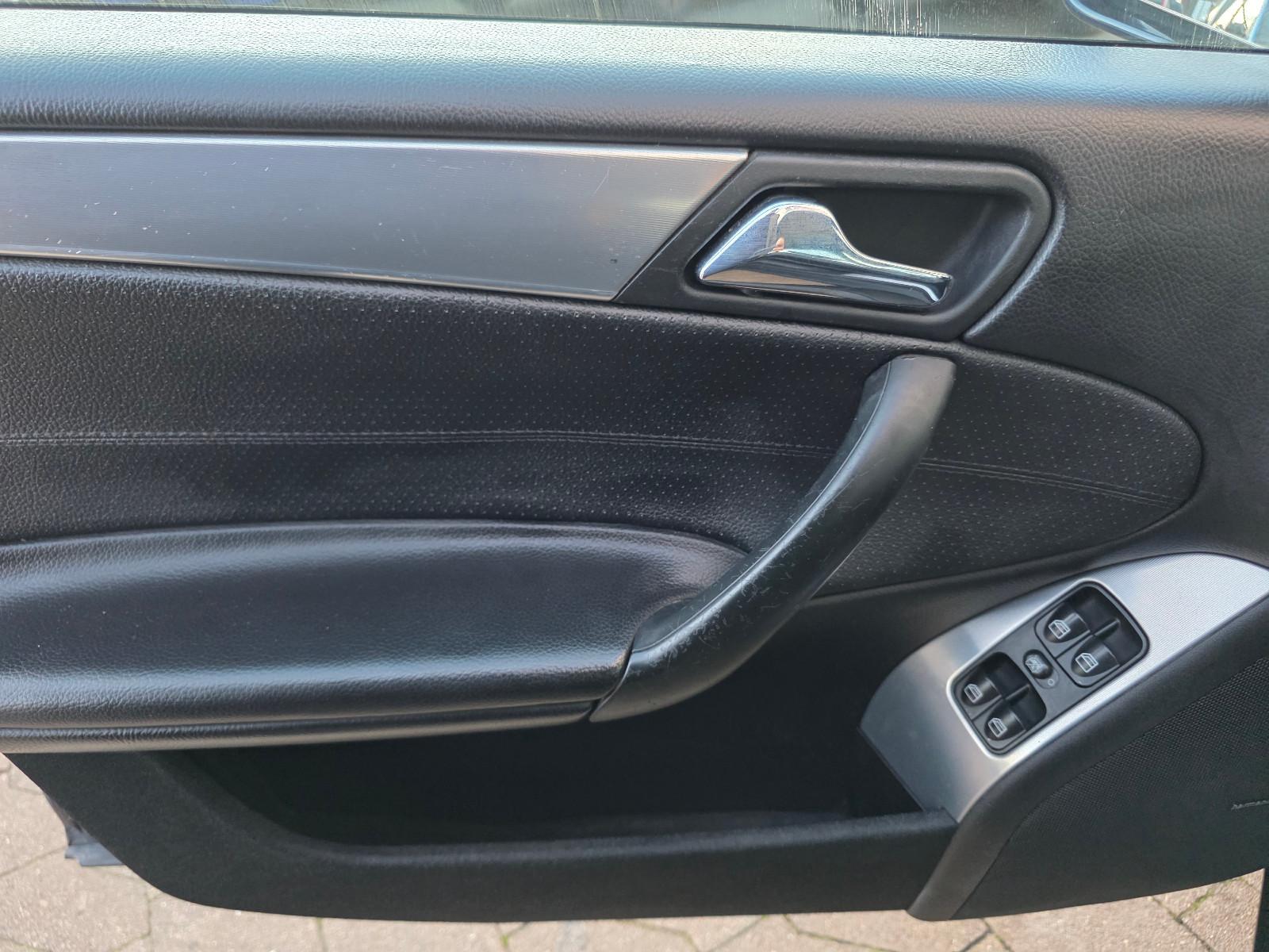 Mercedes-Benz C200 2005 — photo 22