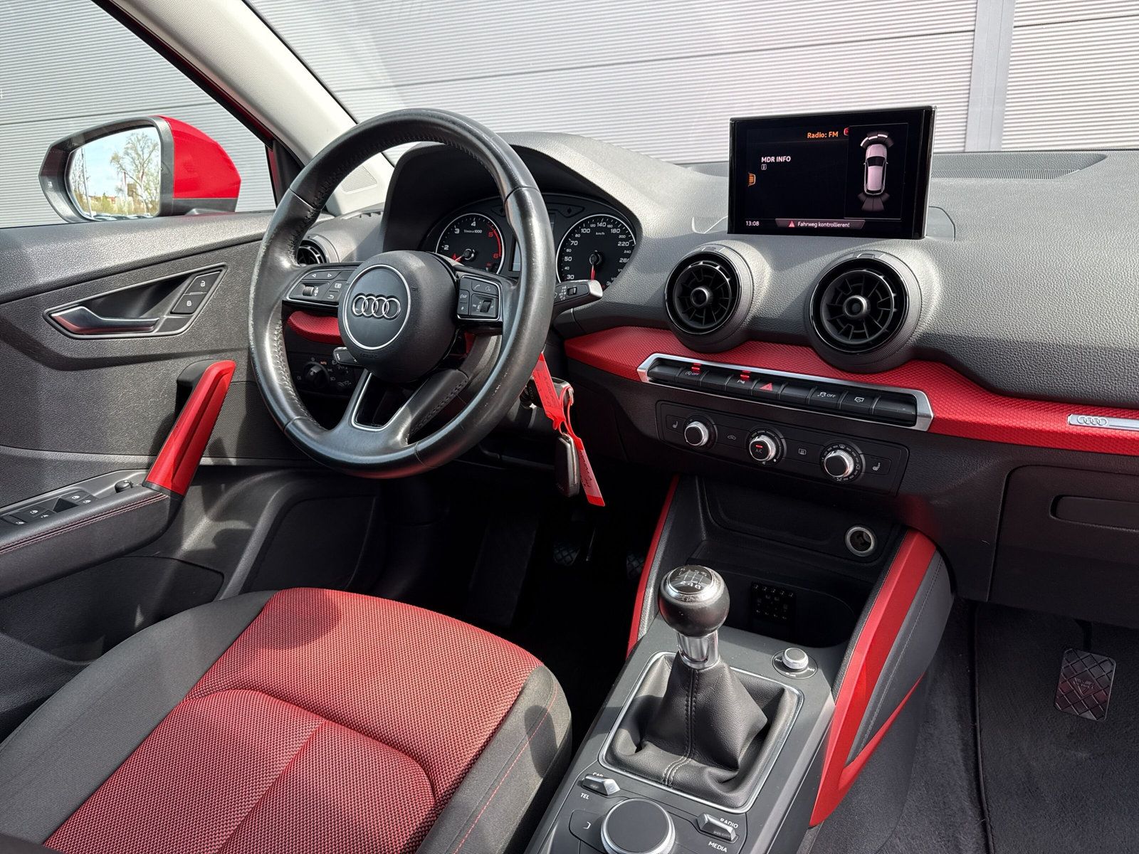 Fahrzeugabbildung Audi Q2 1.6 TDI Klima AHK Fahrschulwagen