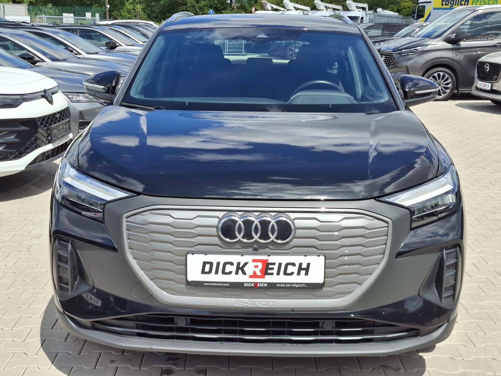Fahrzeugabbildung Audi Q4 e-tron 40 AHK*LED*19"ALU*SHZ*SPORTSITZE*94,4%