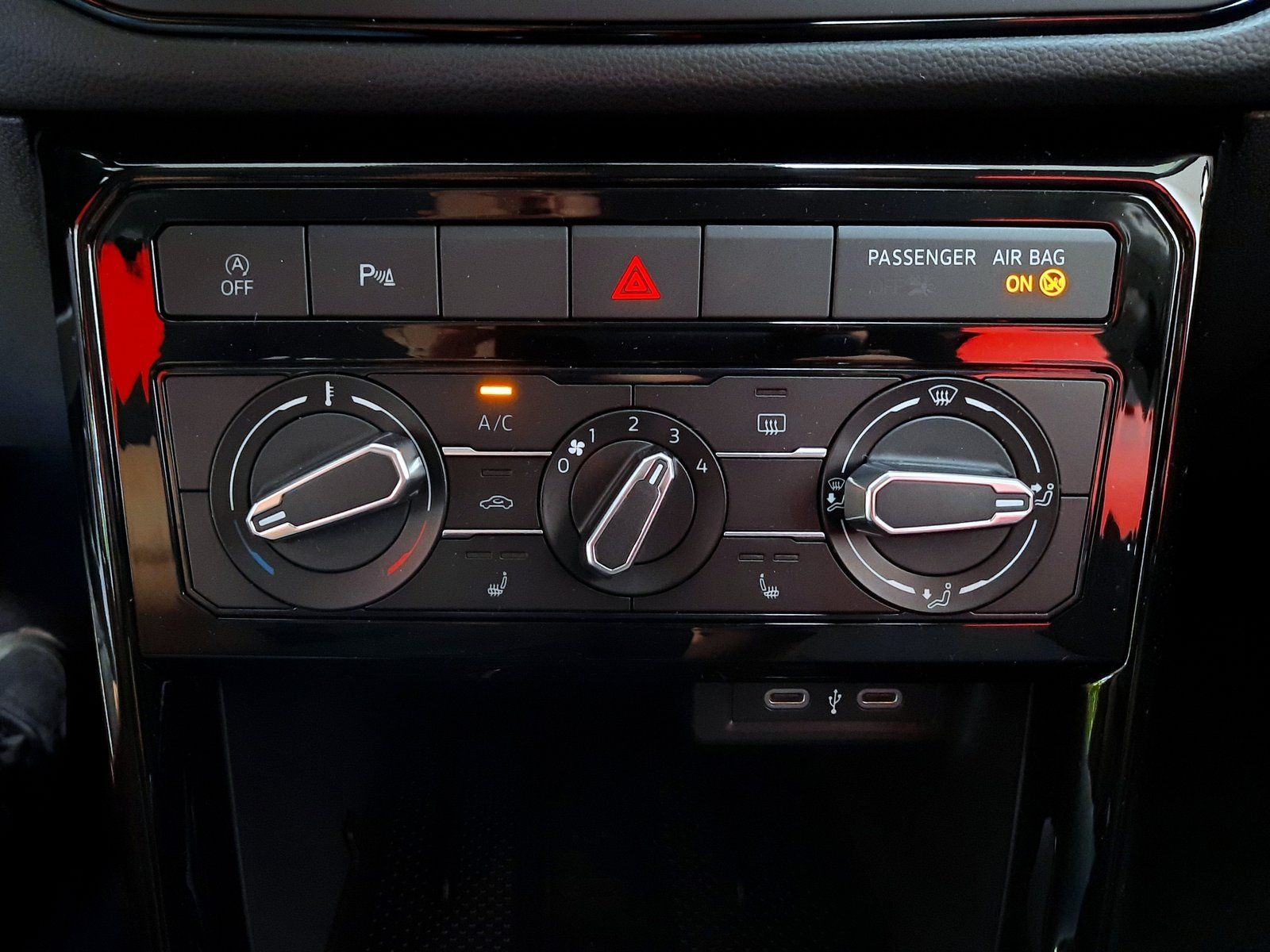 Fahrzeugabbildung Volkswagen T-Cross Life TSI *LED*PDC*ACC*Sitzhzg*App-Conn*