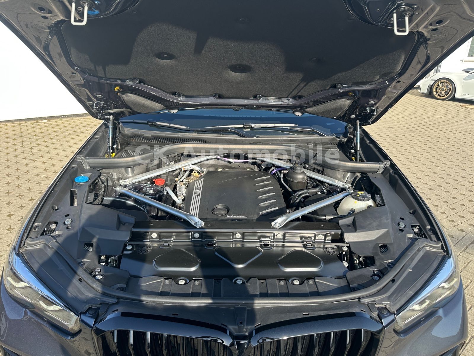 Fahrzeugabbildung BMW X5 xDrive 30d M-Sport/Navi/Head-Up/LED/22 Zoll