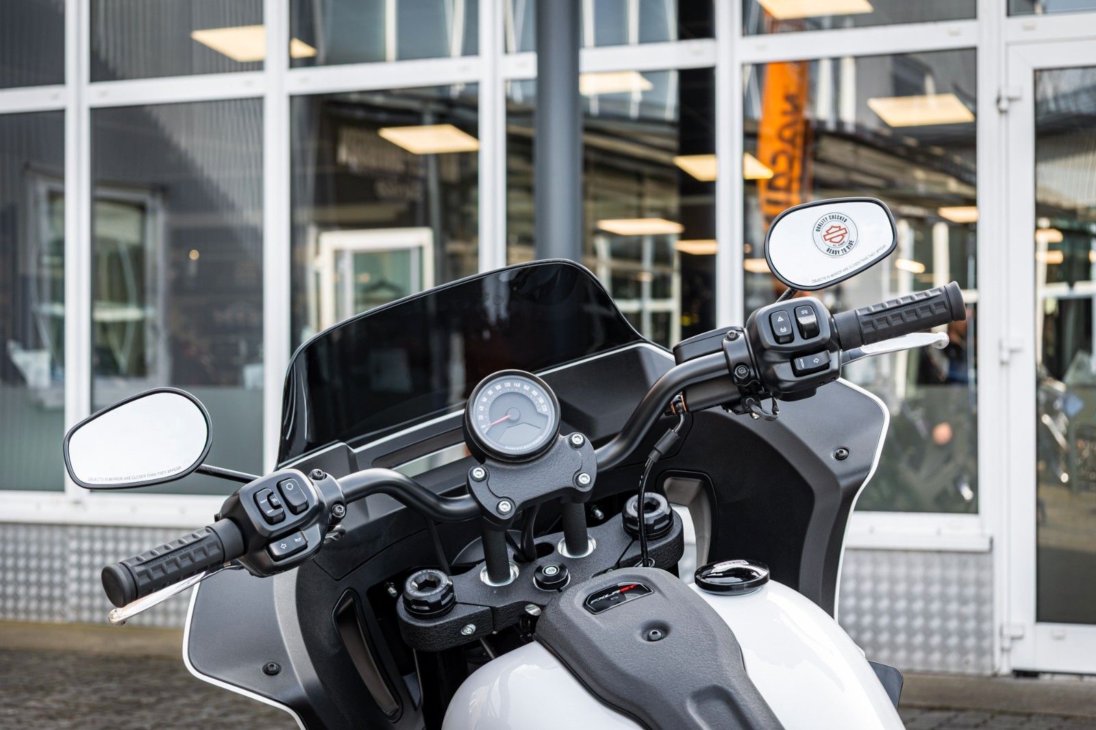 Fahrzeugabbildung Harley-Davidson FXLRST LOW RIDER ST 117 MY26