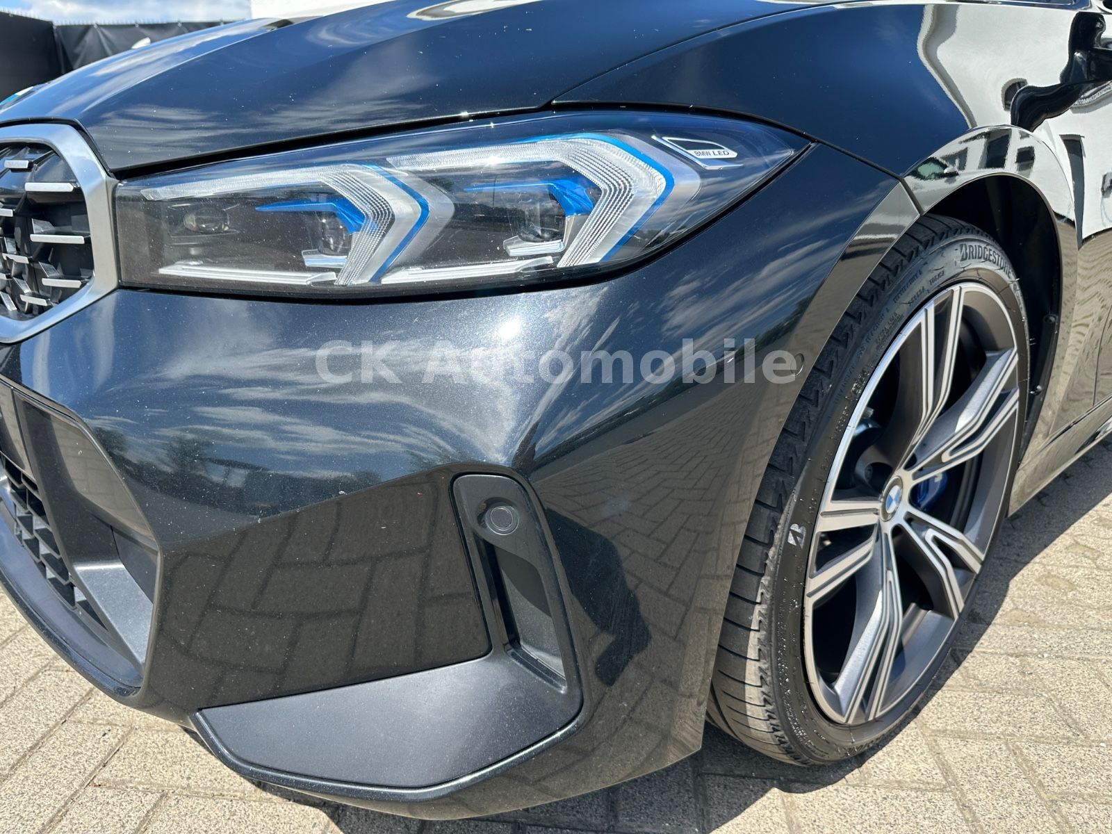 Fahrzeugabbildung BMW M340d xDrive Touring/Navi/Head-Up/Pano/360°/LED
