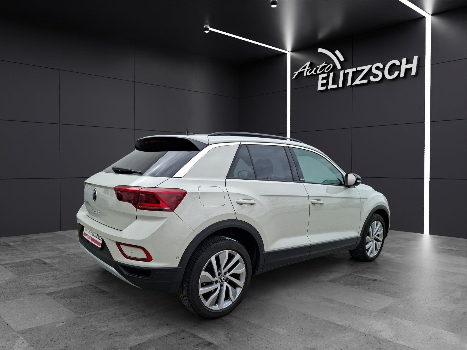 Fahrzeugabbildung Volkswagen T-Roc Move Matrix Navi AID ACC RFK SH LM
