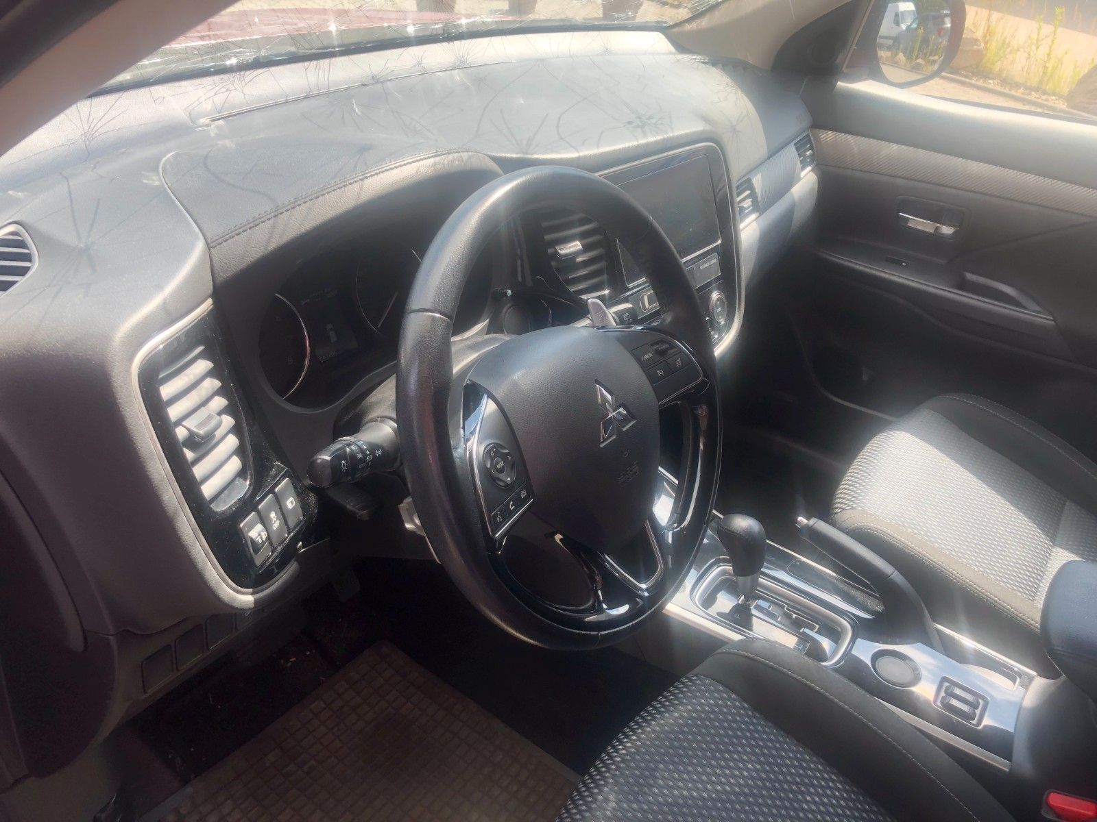 Fahrzeugabbildung Mitsubishi Outlander Edition 100 2WD Hagelschaden