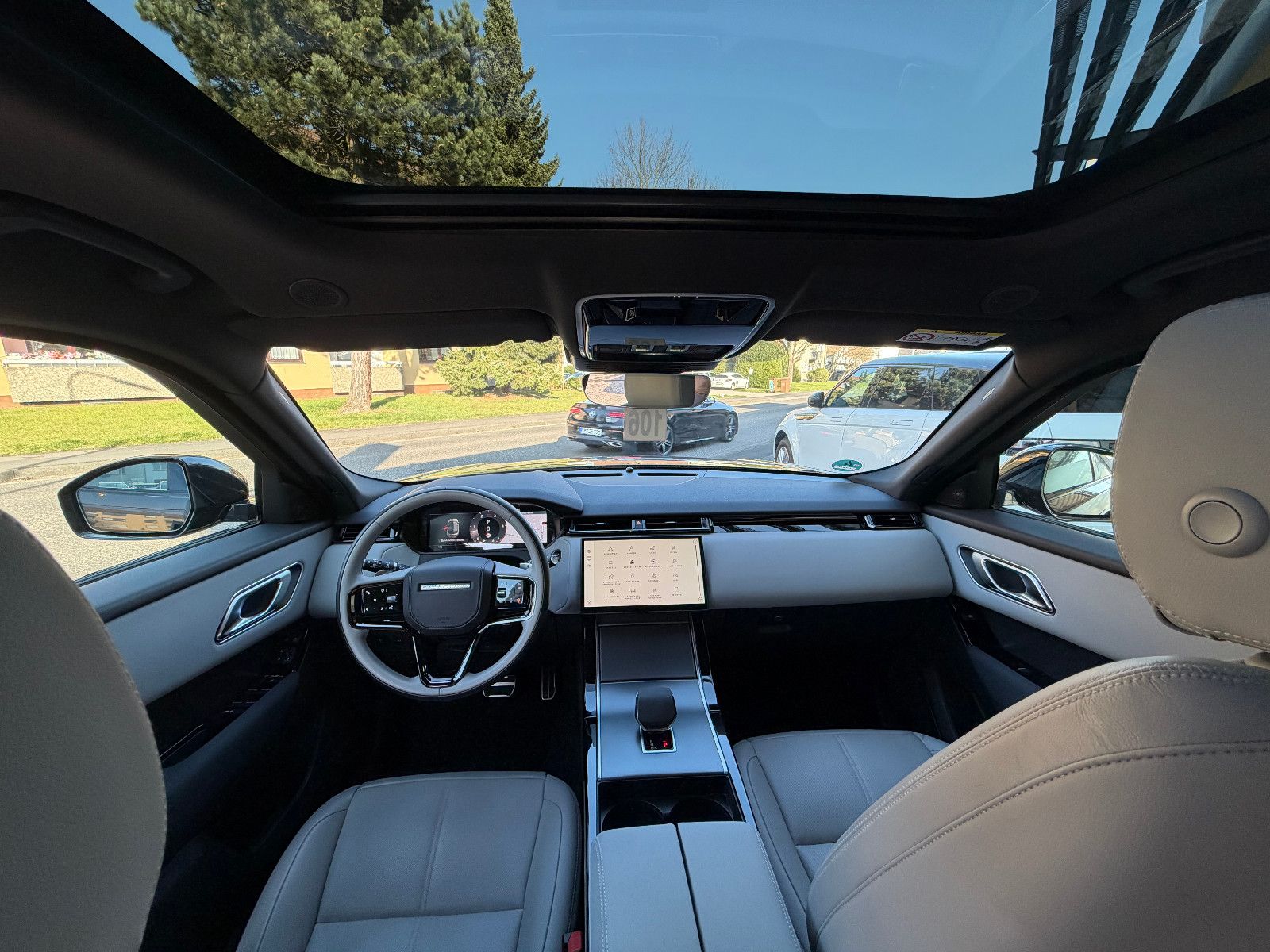 Fahrzeugabbildung Land Rover Range Rover Velar D300/R-DYNAMIC/MERIDIAN/PANO