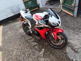 Honda CBR 600 RR PC40 TÜV 5/27 Ganganzeige, Carbon