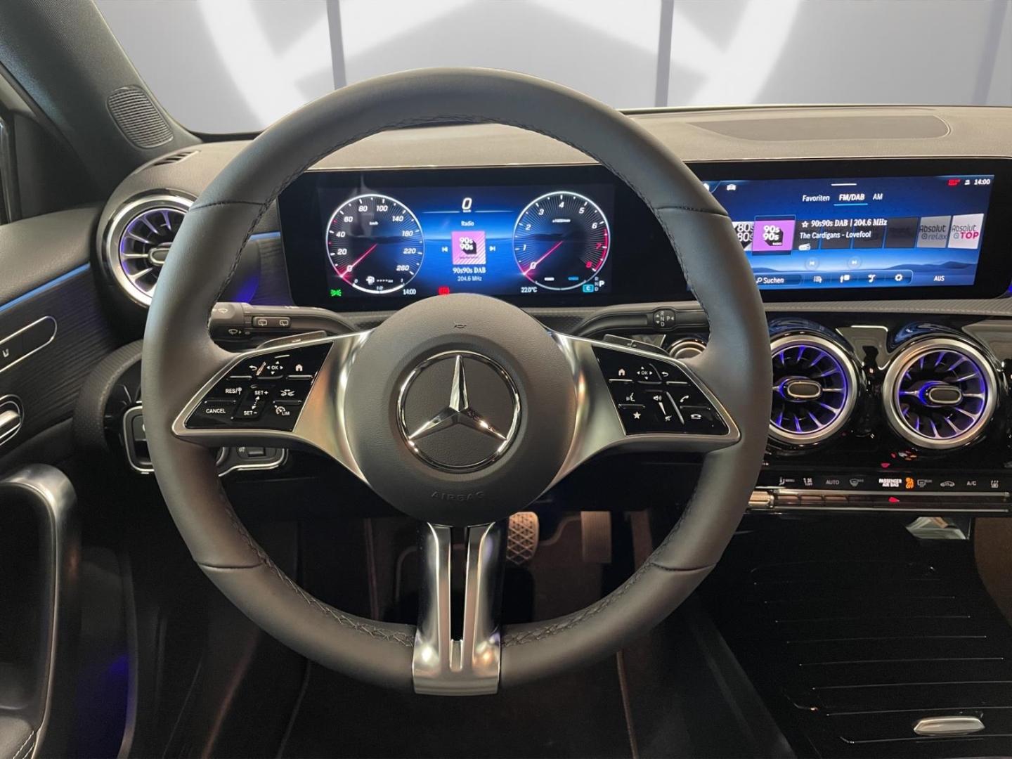 Mercedes-Benz A 180 PROGRESSIVE ADV.+ NIGHT PANO AHK STDHZ DIS