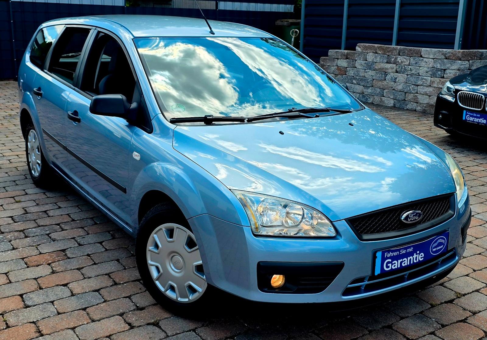 Ford Focus 2006 — rear view