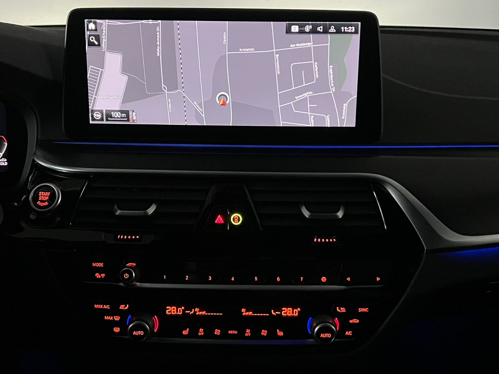 Fahrzeugabbildung BMW 520 d xDrive M SPORT/STHZ/LED/ACC/AHK/AMBIENTE