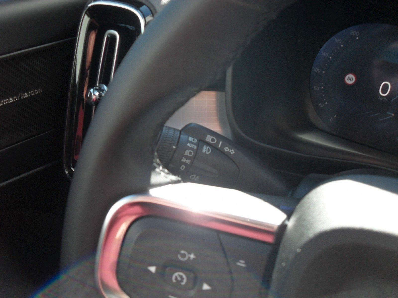 Fahrzeugabbildung Volvo XC 40 Ultra Dark 2WD