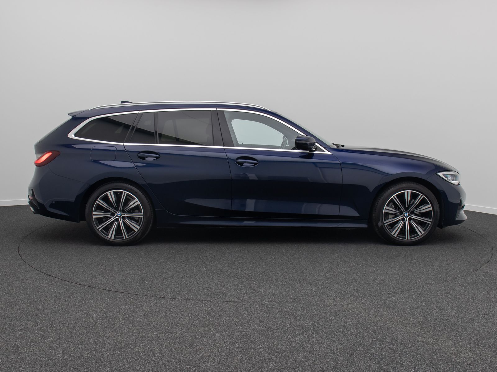 Fahrzeugabbildung BMW 330d xD SportLine DAB Laser DisKey HiFi Panorama