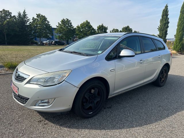 Opel Astra J Sports Tourer Design Edition