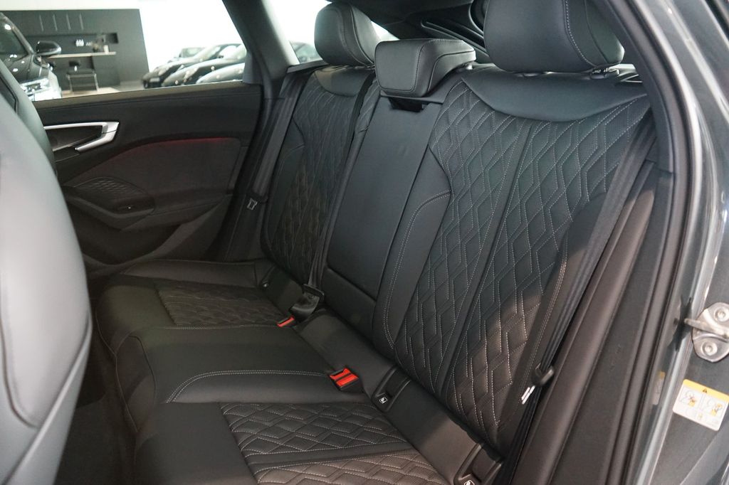 AUDI A5 Avant TDI quattro | S line | B&O| Pano AUDI A5 Avant TDI quattro | S line | B&O| Pano