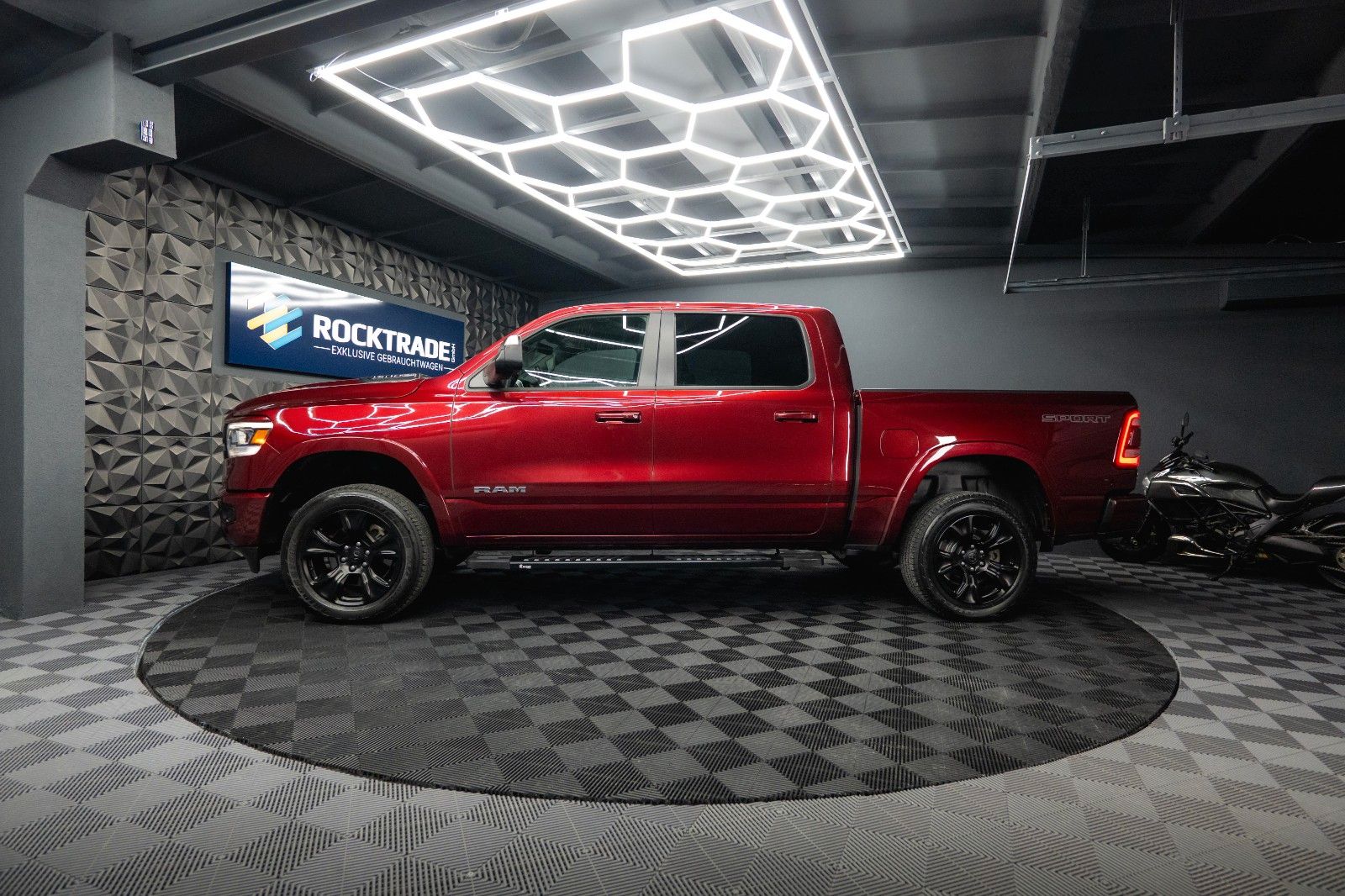 Fahrzeugabbildung Dodge RAM 5.7 V8 HEMI 4x4 NIGHT-Edition LARAMIE Sport