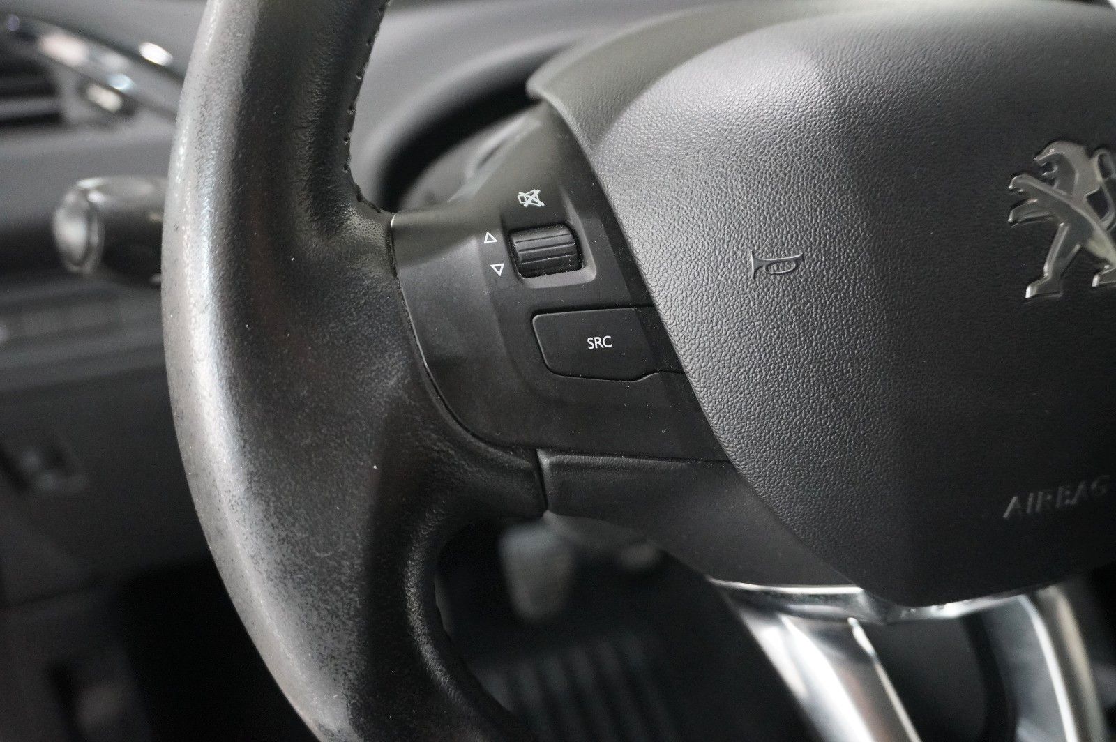 Fahrzeugabbildung Peugeot 208 LIM. 1.2 ACTIVE NAVI/LED/KLIMA/SHZ/PDC/TEMP