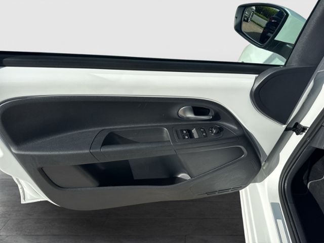 e-up! REAR VIEW DAB+MAPS+MORE PDC SHZG CCS KLIMA