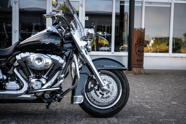 Fahrzeugabbildung Harley-Davidson FLHRC ROAD KING CLASSIC - CUSTOM PIPES